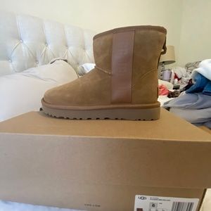 New size 6 UGG classic mini side logo